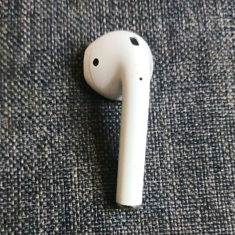 Apple White Wireless Earbud Headphones